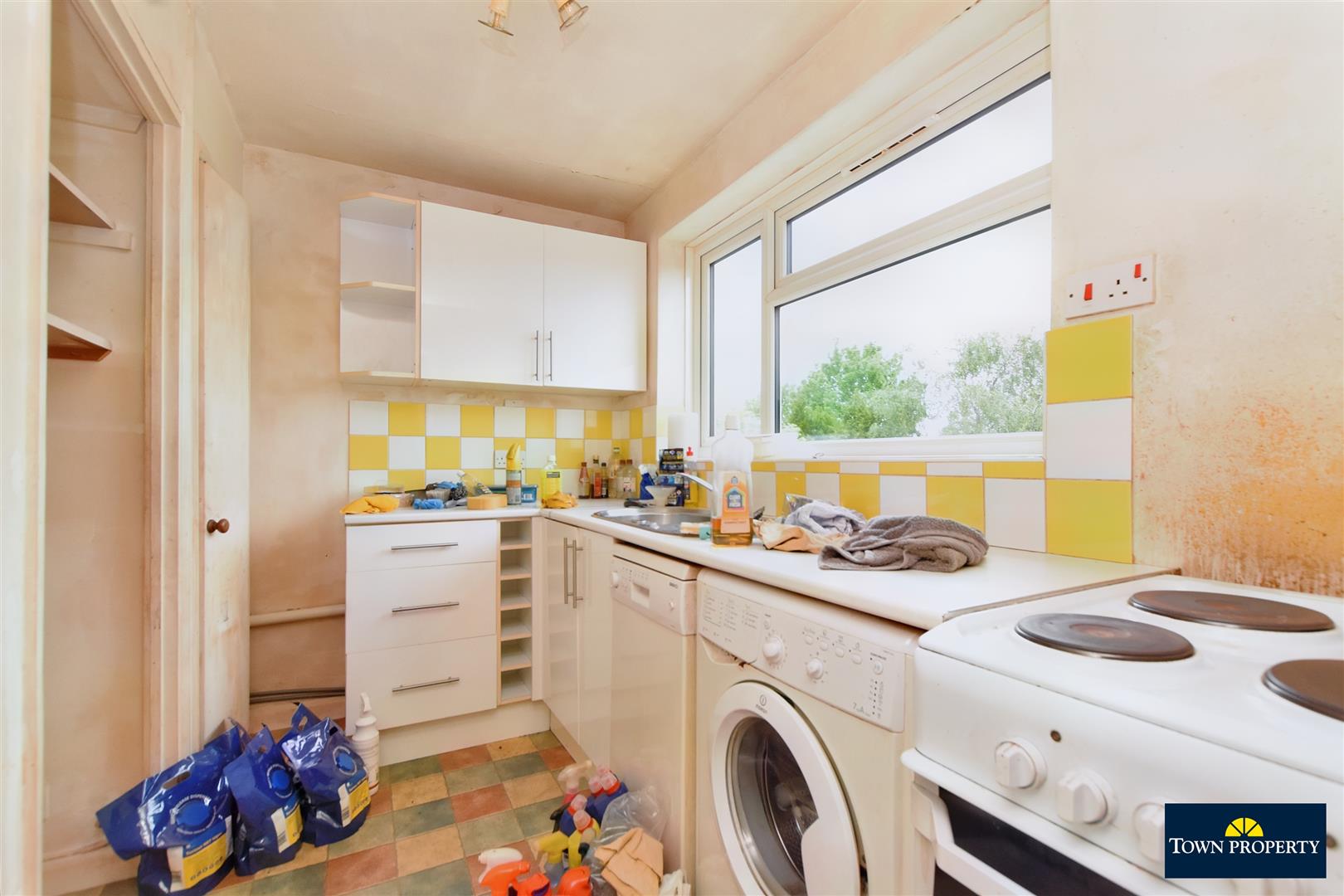 Property Details for Carew Road Eastbourne BN21 2JG Town Property